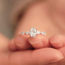 RadiantPure - Oval ring med hvide sten Tidløs elegance til