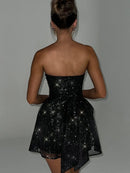 Elegant off-shoulder minikjole fra Melva