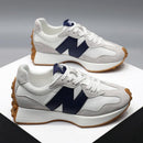 Skridsikre sneakers med spids snude og snørebånd