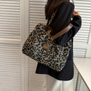 Opal - Leopardprint håndtaske med struktureret design