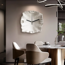 LuxClock- Moderne vægur med abstrakt reliefdesign og