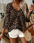 Annika langærmet bluse med leopardprint og V-hals