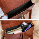 Isla kompakt crossbody-taske med præget tekstur og