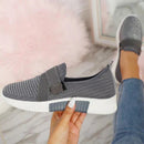 Naina - Slip-on sneakers med polstret sål og justerbar rem