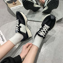 Skridsikre sneakers med spids snude og snørebånd