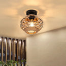 Clara – Retro Loftslampe med Prismedesign og Varmt Lys
