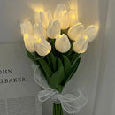 LED tulipan-natlampe med blødt skær
