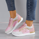 Nera - Sneakers med sikker snørelukning og polstret sål