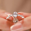 RadiantPure - Oval ring med hvide sten Tidløs elegance til