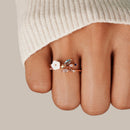 Lara - Elegant ring med blomsterdetaljer og moderne design