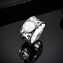 LunaMist - Elegant ring med måneinspireret midtpunkt og