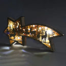 GlowCraft – LED Træstjernelampe med Udskåret Design og Varm Belysning